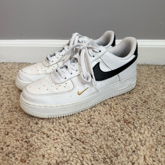 Nike Air Force 1 ‘07 Essential Sneakers - Picture 2 of 5